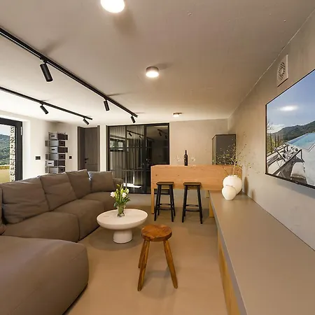 Panorama Del Tartufo For 6 People In Istria With & Truffle Hunting Experience * Livade